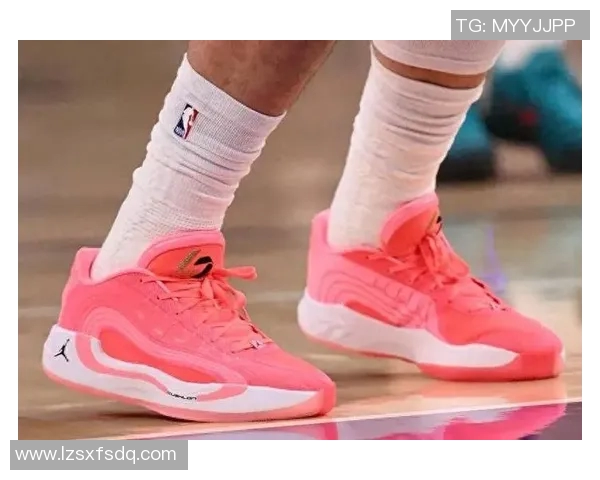 粉色衣服的足球明星如何在赛场上展现独特风采与个人魅力