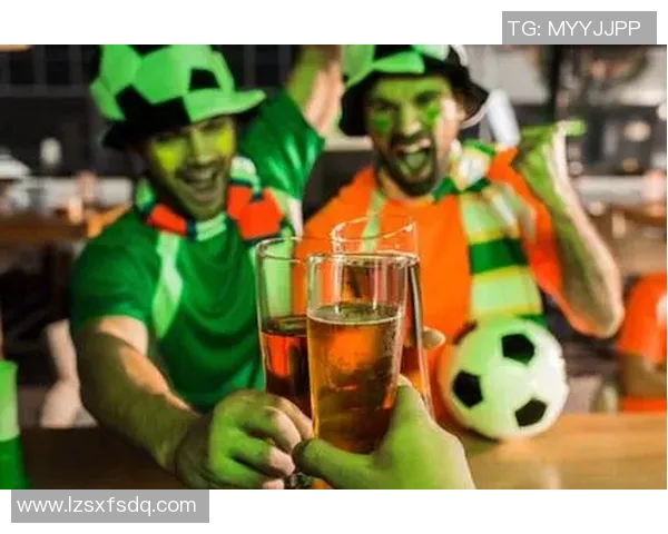 足球明星庆祝时刻泼啤酒的精彩瞬间图片合集